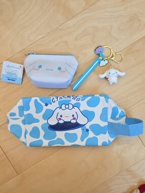 3 Piece Sanrio Cinnamoroll Blue and White Travel Case And Wall Set with Keychain